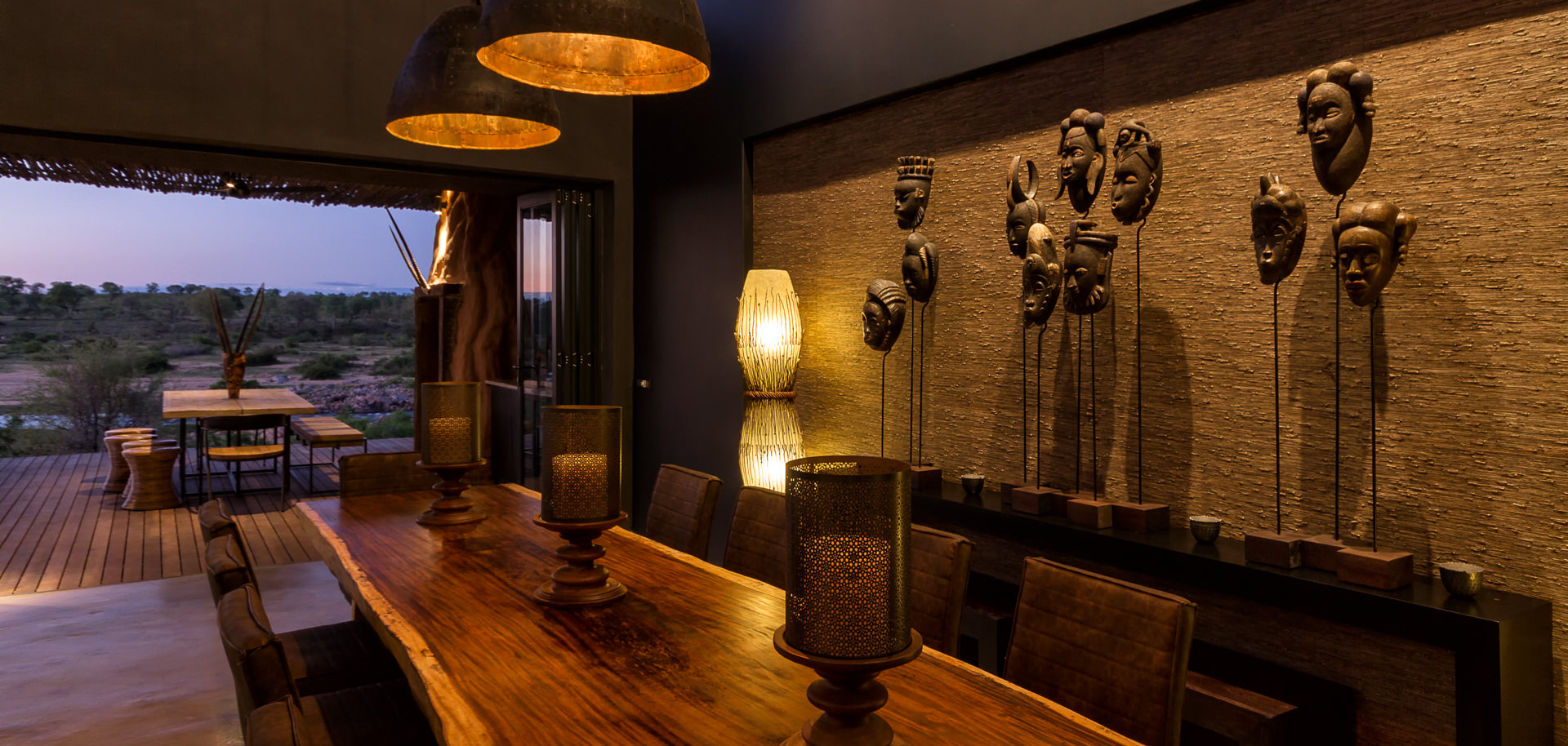 N'Wambu Lodge Indoor Dining Area